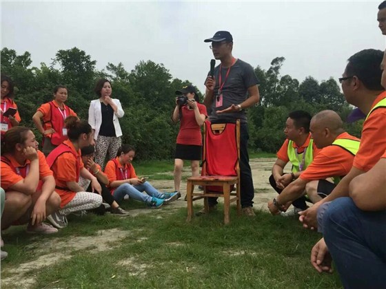 全國第二屆牛商爭霸賽四川賽區(qū)的啟動儀式。來自四川各地的優(yōu)秀牛商們齊聚一堂，為全國第二屆牛商爭霸賽四川賽區(qū)舉行了隆重的啟動儀式。