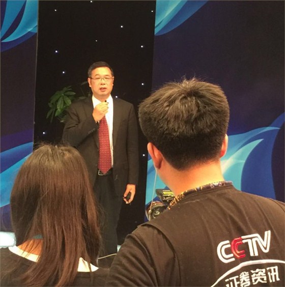 壹品歐迪辦公家具董事長(zhǎng)張曉帆受邀參加央視CCTV《牛商論道》節(jié)目錄制