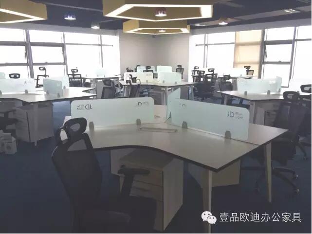 【央視新聞客戶端】京東JD讓老百姓放心網購，壹品歐迪讓京東JD綠色辦公