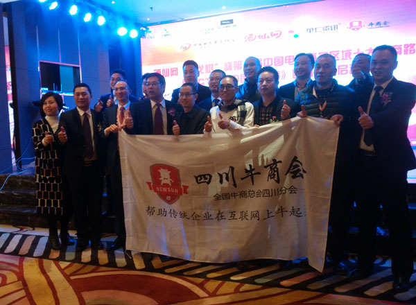 壹品歐迪辦公家具董事長張曉帆為何當(dāng)眾爬行，真相竟是……