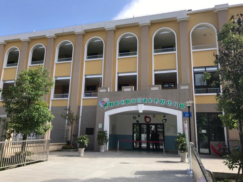 成都辦公家具給你不一樣的童年學習環境