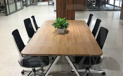企業(yè)挑選會(huì)議桌有哪些方面要考慮呀?